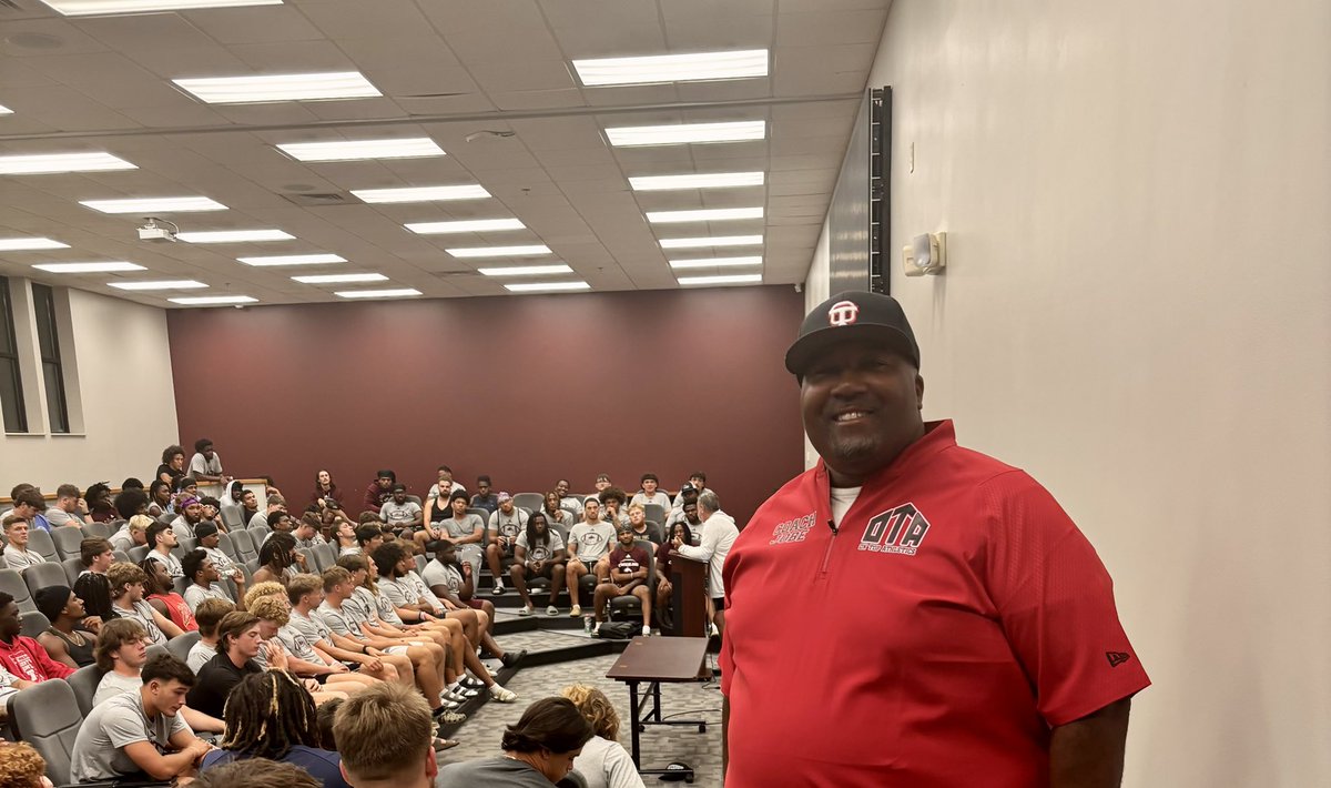 OnTopAthletics Inc📚🏈⚾️ (@ontopathletics) on Twitter photo Always great talking to the <a href="/CumberlandFB/">Cumberland University Football</a> team. Team 2025 If you know me then you know I love CU. Thank you to <a href="/TimMathisCU/">Tim Mathis</a> and staff for having again. Go 🦅 Always great talking to the <a href="/CumberlandFB/">Cumberland University Football</a> team. Team 2025 If you know me then you know I love CU. Thank you to <a href="/TimMathisCU/">Tim Mathis</a> and staff for having again. Go 🦅