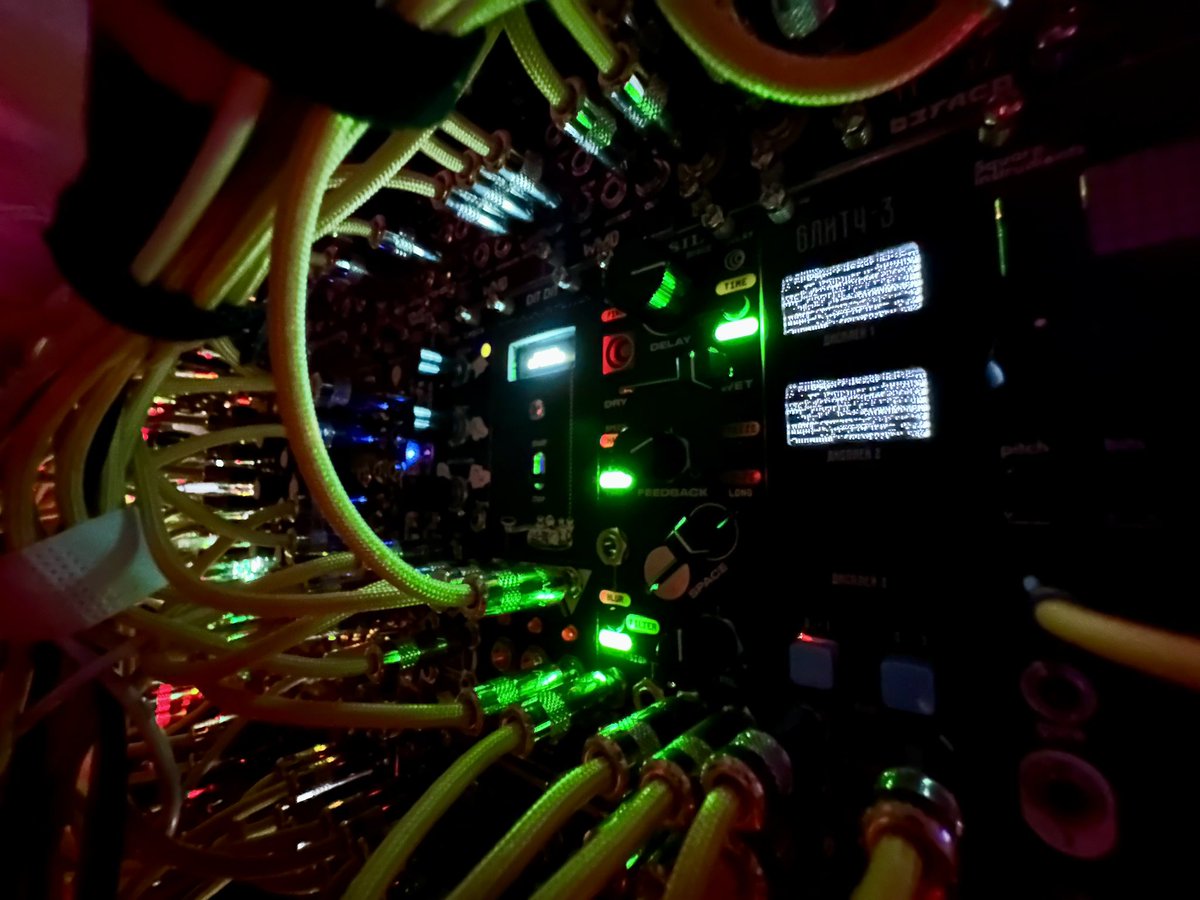 h3ckseven's tweet image. tomorrow - 20:00 - DEF CON

#DEFCON #DEFCONmusic #modularSynth  #synthesizers