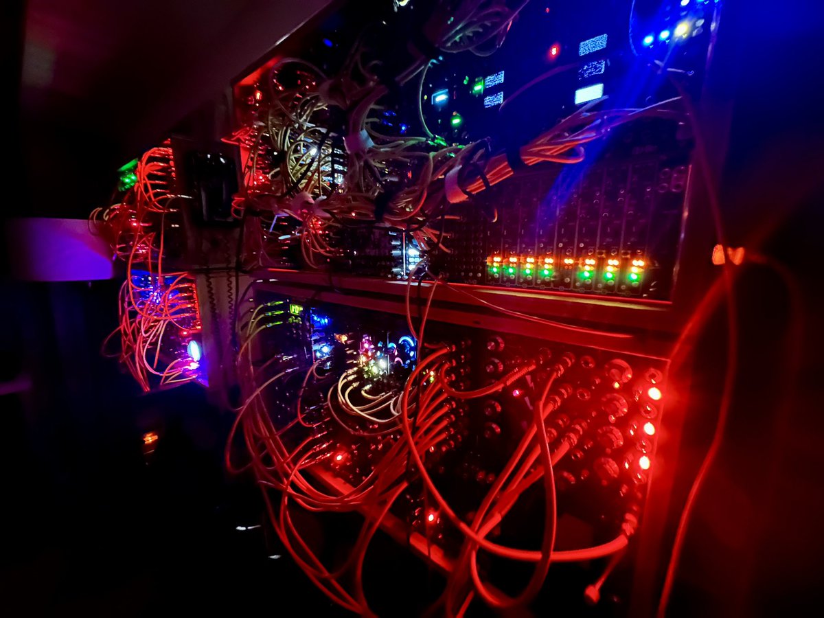 h3ckseven's tweet image. tomorrow - 20:00 - DEF CON

#DEFCON #DEFCONmusic #modularSynth  #synthesizers