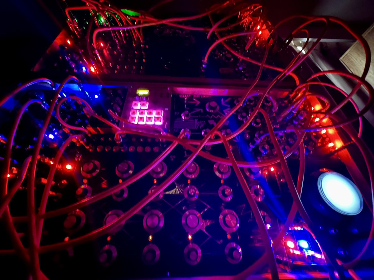 h3ckseven's tweet image. tomorrow - 20:00 - DEF CON

#DEFCON #DEFCONmusic #modularSynth  #synthesizers