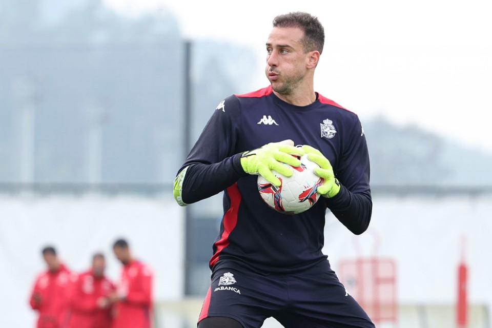 Marcelo Paz, CEO do Fortaleza, revelou que Renato Paiva indicou Helton Leite ao Bahia:

"Paiva já o conhecia quando esteve no Bahia e teve a intenção de levá-lo, mas não foi possível naquele momento."

Goleiro foi anunciado hoje pelo Leão do Pici, do técnico português.