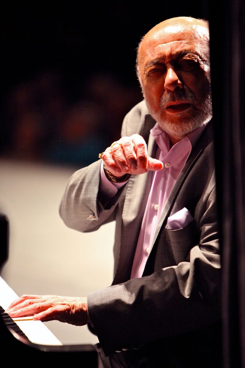 Es una noche triste. 
El Maestro Palmieri ha dejado el escenario.
Agradezco las enseñanzas y las veces que hicimos música juntos. 
Tu historia está escrita para siempre. 
Gracias por tanto🎶🙏🏻🤍🇵🇷
📷Rafi Claudio/Puerto Rico Jazz Jam 2015