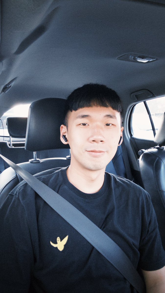 昨晚約會蠻沮喪的。

飯後散步聊天的時候，他把我拉過去抱住，我想說⋯抱一下下沒有什麼關係，我就要推開他的時候，他沒有要放開，我只能笑笑的說「不要這樣啦、這樣不好啦」，後續他作勢要親我，我臉避開幾次之後他也沒有要放棄，就讓他親了幾下。

我氣我自己沒有勇氣，堅決的拒絕他，真的好沮喪。