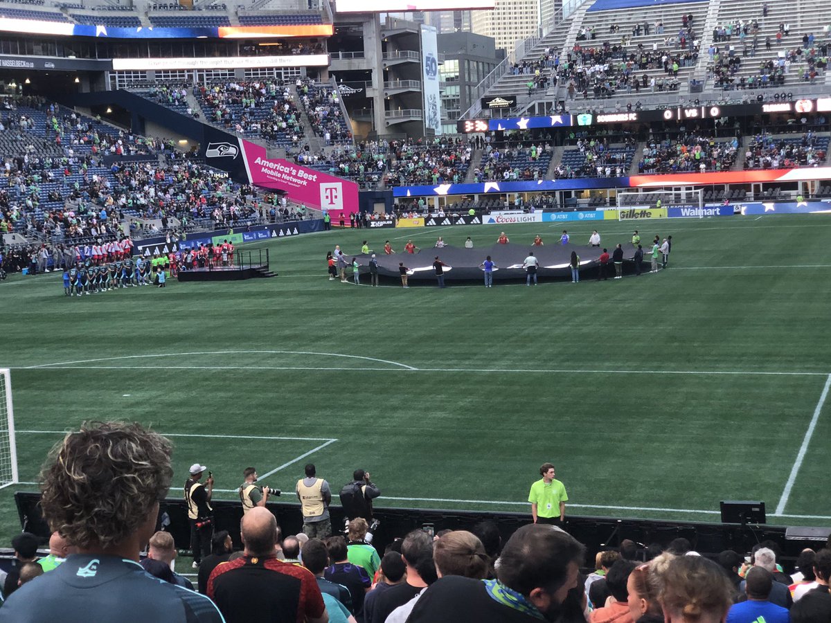 BlueBerryYum253's tweet photo. let’s go sounders it’s game time #gosounders #mls
 #soundersmatchday #Fightandwin #leaguescup2025
@soundersfc 🔥💙⚽️💚⚽️💙🔥 https://t.co/9VmdMysj08