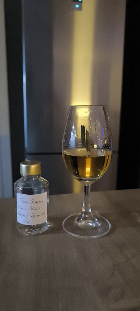 PaulOBrien10's tweet image. A drop of @TwoStacksWhisky Fruit Drops Apple Brandy Cask #Flange 🥃🐢💥