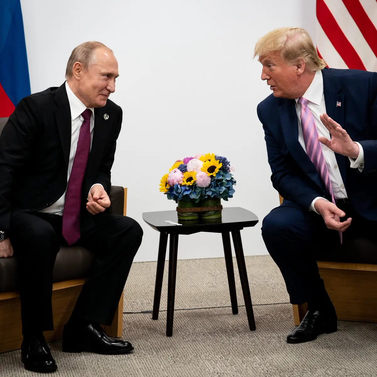 #BREAKING: Trump will Putin bereits nächste Woche persönlich treffen – NYT

Wenn das Treffen, wie von Präsident Trump beschrieben stattfindet, wird es das erste persönliche Gipfeltreffen zwischen einem amerikanischen und einem russischen Präsidenten seit mehr als vier Jahren