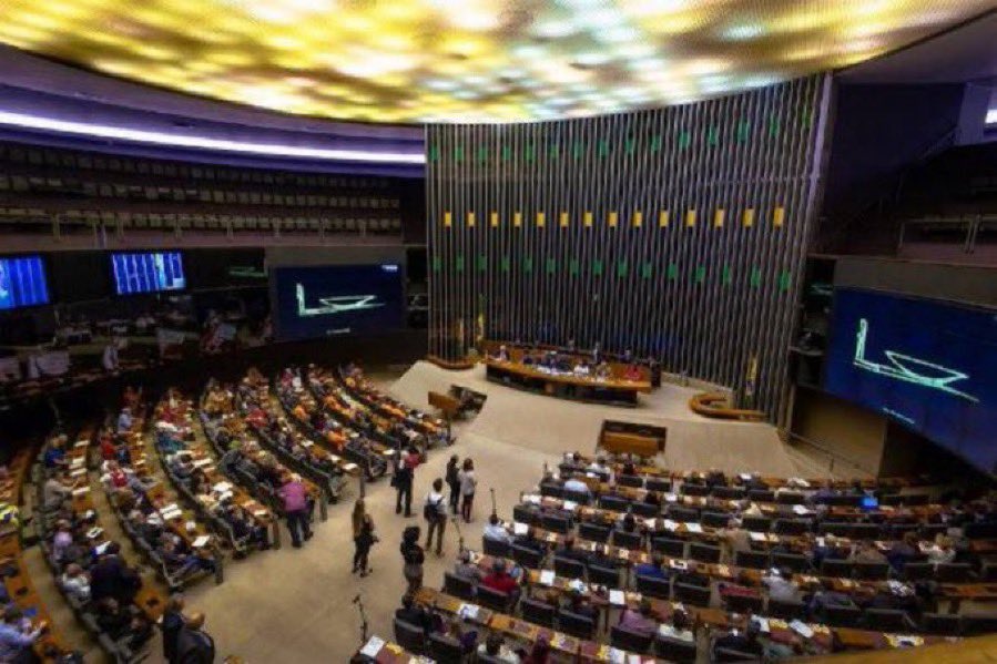 NewsLiberdade's tweet photo. 🚨URGENTE - Hugo Motta anuncia que irá suspender o mandato dos deputados que impedirem as sessões no plenário da Câmara e afirma que usará a Polícia Legislativa se necessário https://t.co/iDtKDtJ8Za
