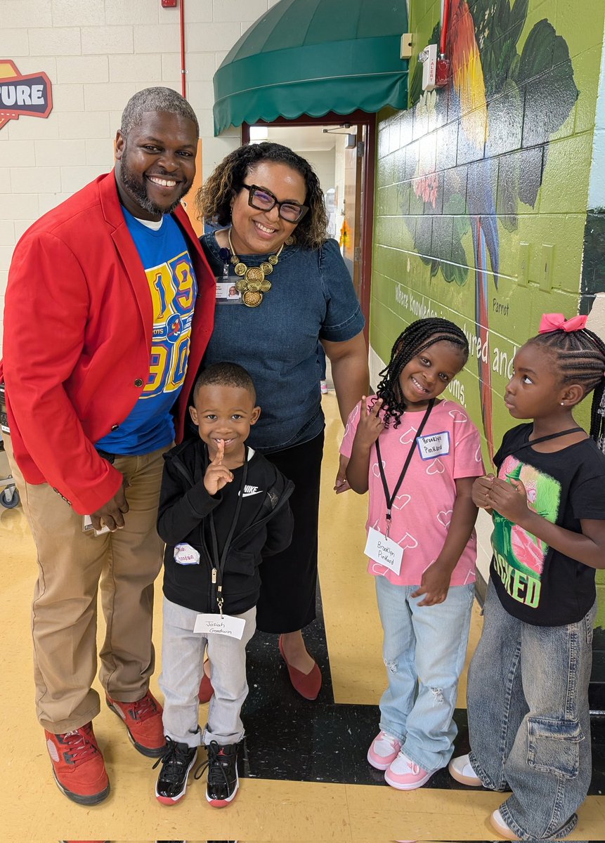 Great 1st day <a href="/PontiacElem/">Pontiac Elementary</a>. Thank you to the Honorable Niki Porter for joining the FLOCK today. #FLY <a href="/RichlandTwo/">Richland School District Two</a>