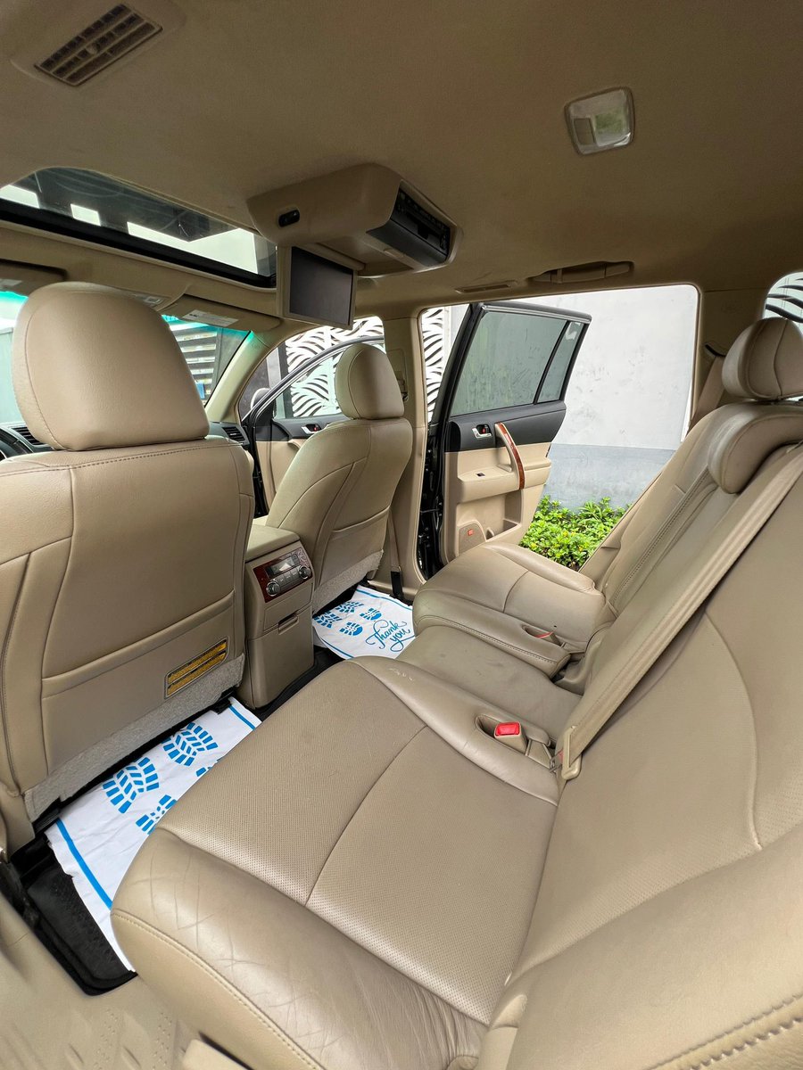 phantom__autos's tweet photo. 🔹2013 Toyota Highlander Limited
Direct Toks 🔥 | July 2025 Entry
▪️Keyless Entry | Reverse Camera
▪️Android Screen on Backseat | 3-Row Seater
▪️Sunroof | Navigation Screen
💰Call or DM for price & more info
#PhantomAutos #Highlander #DirectToks #CarSalesNG #Tokunbo #SUVLife https://t.co/b7H1KKbw9f