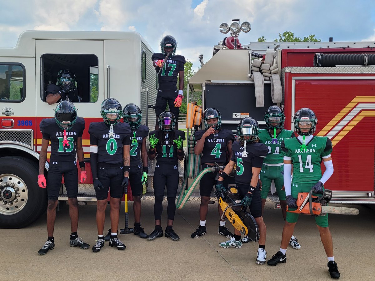 We live on THE SOUTH SIDE, we rep THE SOUTH SIDE, we love THE SOUTH SIDE, WE ARE SOUTH SIDE!#SSFAM!