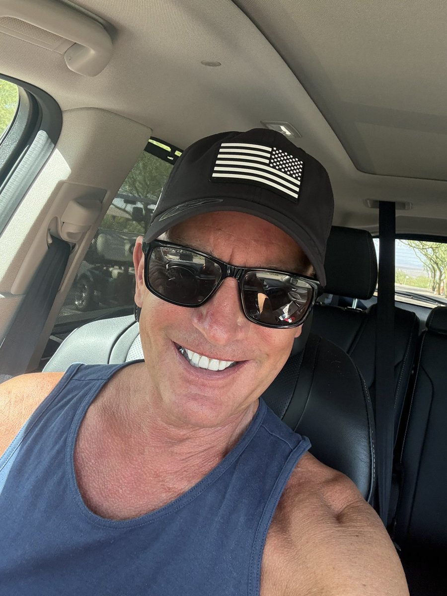 SteveGutzler's tweet photo. Iβm in a super good mood my wife Julie just got me the NFL package for the upcoming season. For those of you that love the NFL Iβm in a AZ but a huge Seahawk fan. Definitely support the Cardinals as well. #NFLPackage #GOHawks #SeattlSeahawks π https://t.co/aFQEMEJZ0O