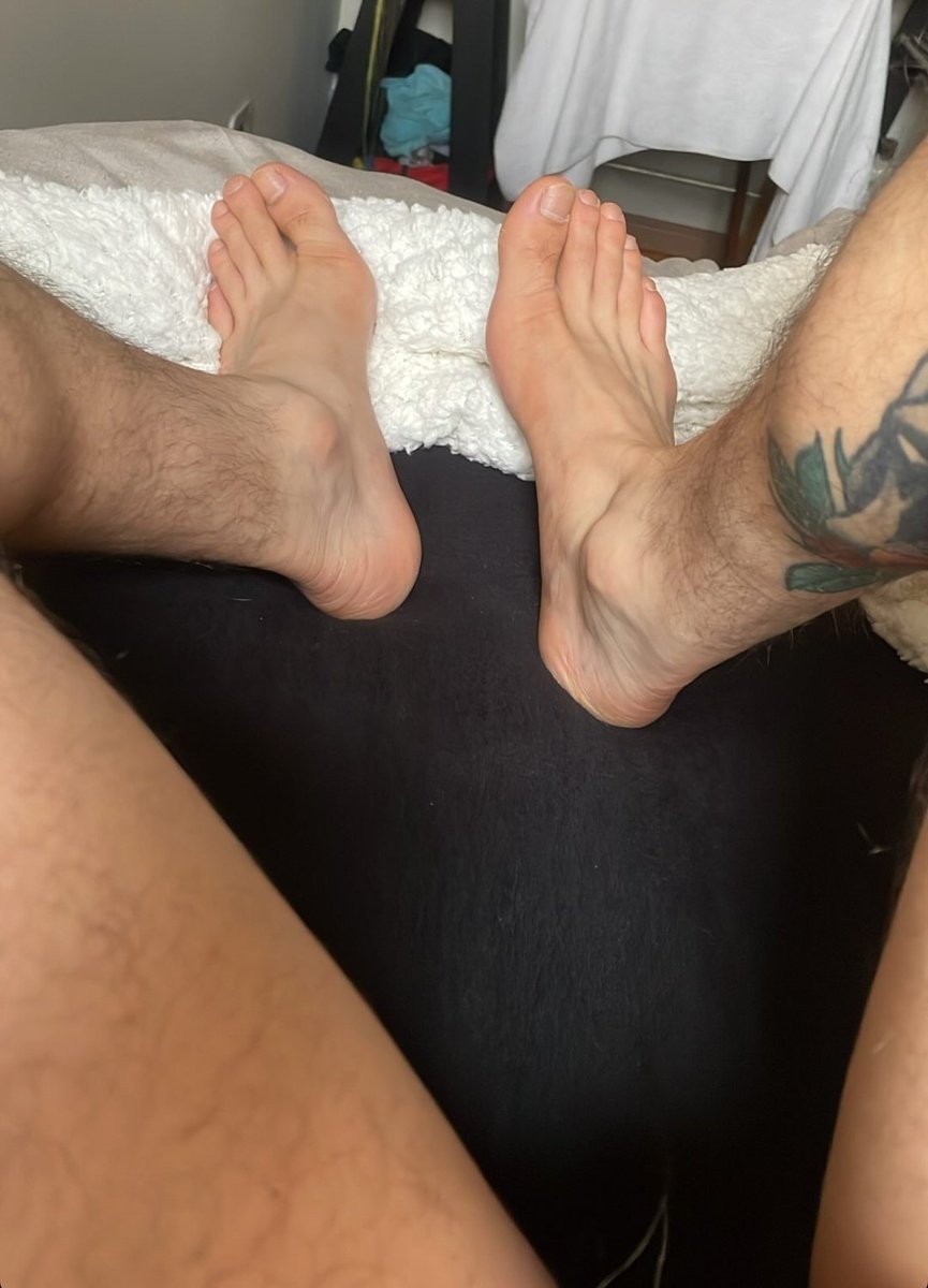 Instagram: clubedope2
.
.
#feet #feetman #feetboy #pesmasculinos #barefeet #barefoot #malefeet #flipflop #malefootworship #pesdehomem #pedemacho #podolatria #malefeetworship #guyfoot #guyfeet #podolatriamasculina #malefeetfetish #malefoot #feetporn #footporn #foot #gayfeet #gay