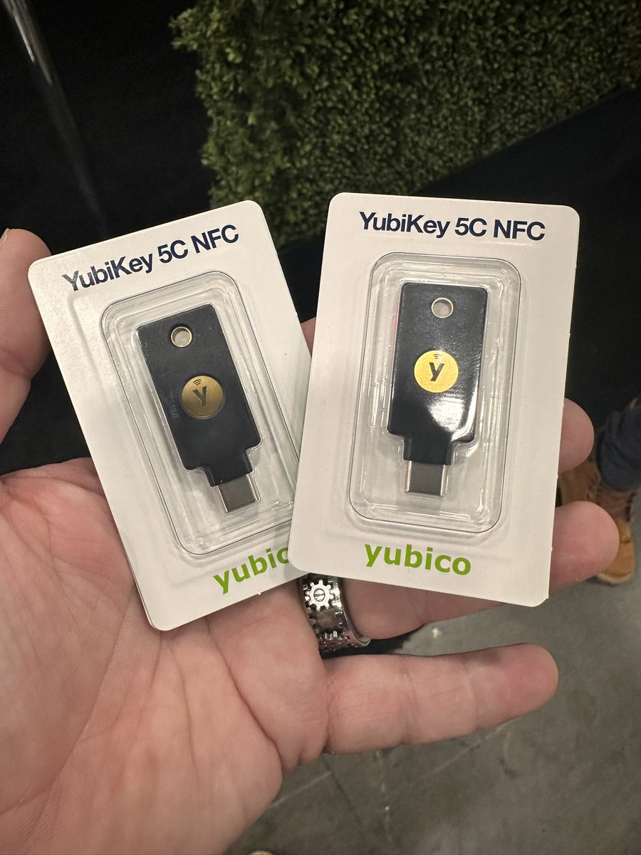 Daniel Cuthbert tweet media