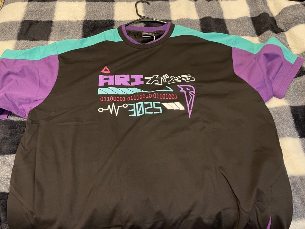CA004211's tweet photo. Just got merch in, can’t wait to wear it!!
#merch
#jaiden https://t.co/Z5tJyOskG1
