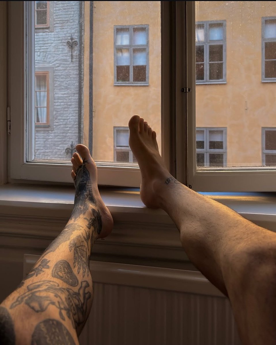 Instagram: clubedope2
.
.
#feet #feetman #feetboy #pesmasculinos #barefeet #barefoot #malefeet #flipflop #malefootworship #pesdehomem #pedemacho #podolatria #malefeetworship #guyfoot #guyfeet #podolatriamasculina #malefeetfetish #malefoot #feetporn #footporn #foot #gayfeet #gay