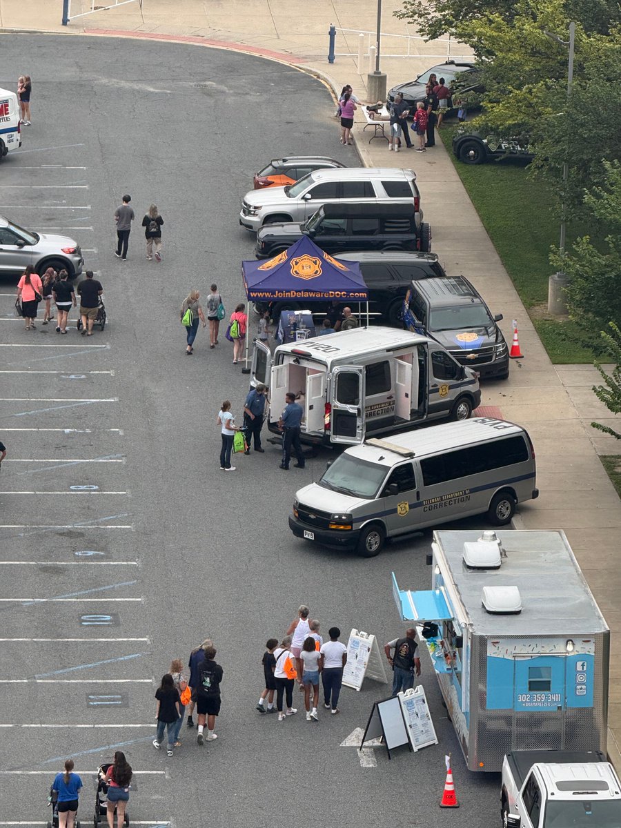 DECorrection's tweet image. The Delaware Department of Correction had a great time last night at the Dover Police Department’s National Night Out!

Thank you DPD for inviting us to participate again this year — it was a wonderful night of connection and community!
👮🤝🌟 #DelawareDOC #NationalNightOut