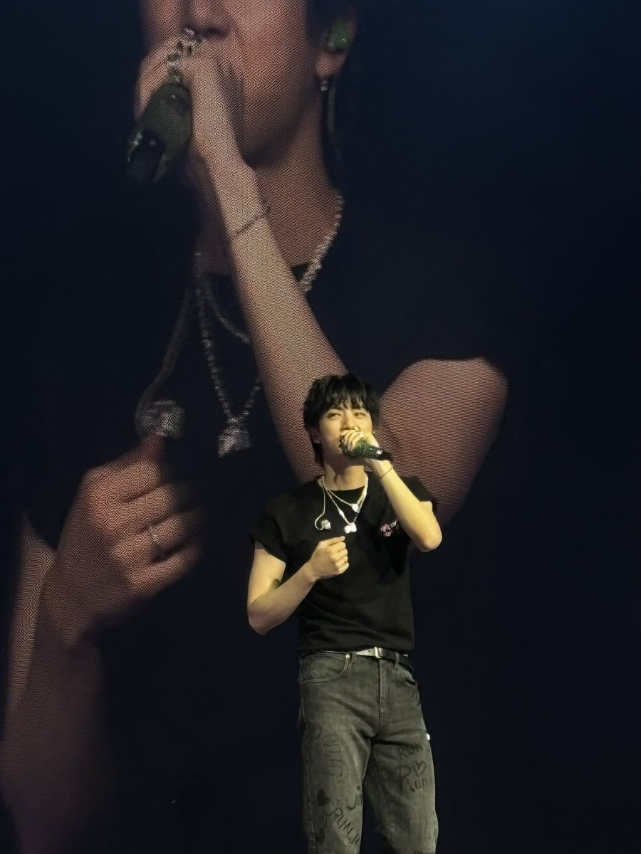 Sophie⁷ IS SEEING BTS tweet media