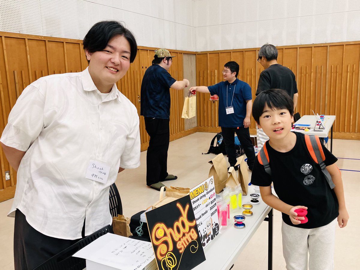 natsu_930's tweet image. 🪀R7.8.2 #OYF 参加レポ🪀

生肉食べオさんと〜🐶🥩🍖

(今回も生肉について聞くの忘れてたw)

初めてShook stringさんのストリングを購入させて頂きました〜🧵

蛍光カラーに惹かれました🩷💛

3Dプリンタ製ヨーヨーのPANDA、初期持ってます👍

新しい白黒カラーが人気のようでした🐼

@namanikutabeo