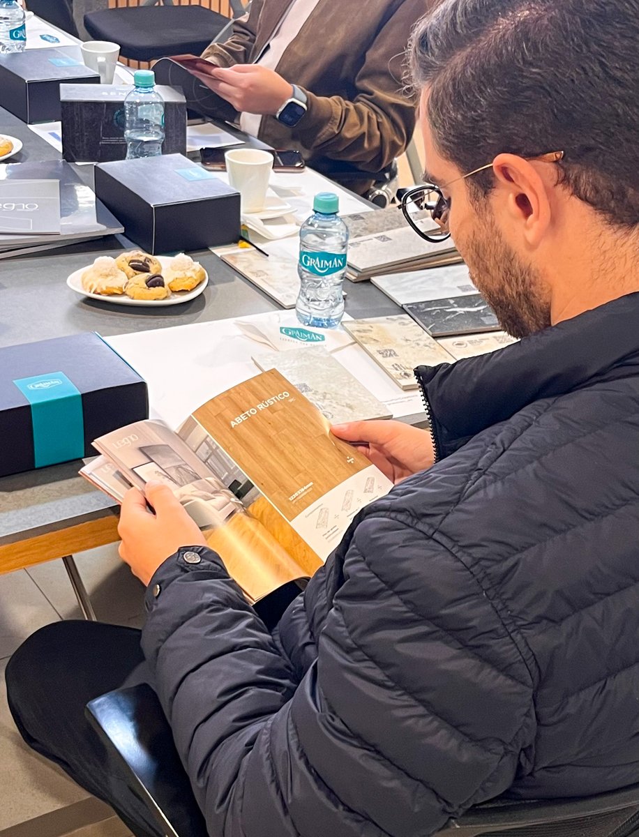Gracias al equipo de #VintimillaConstructora por visitarnos y descubrir de cerca todo lo nuevo que estamos creando en #Graiman.

Compartimos un espacio lleno de inspiración, donde presentamos dos de nuestras novedades: #LEGNO, una línea de revestimientos laminados con diseño,