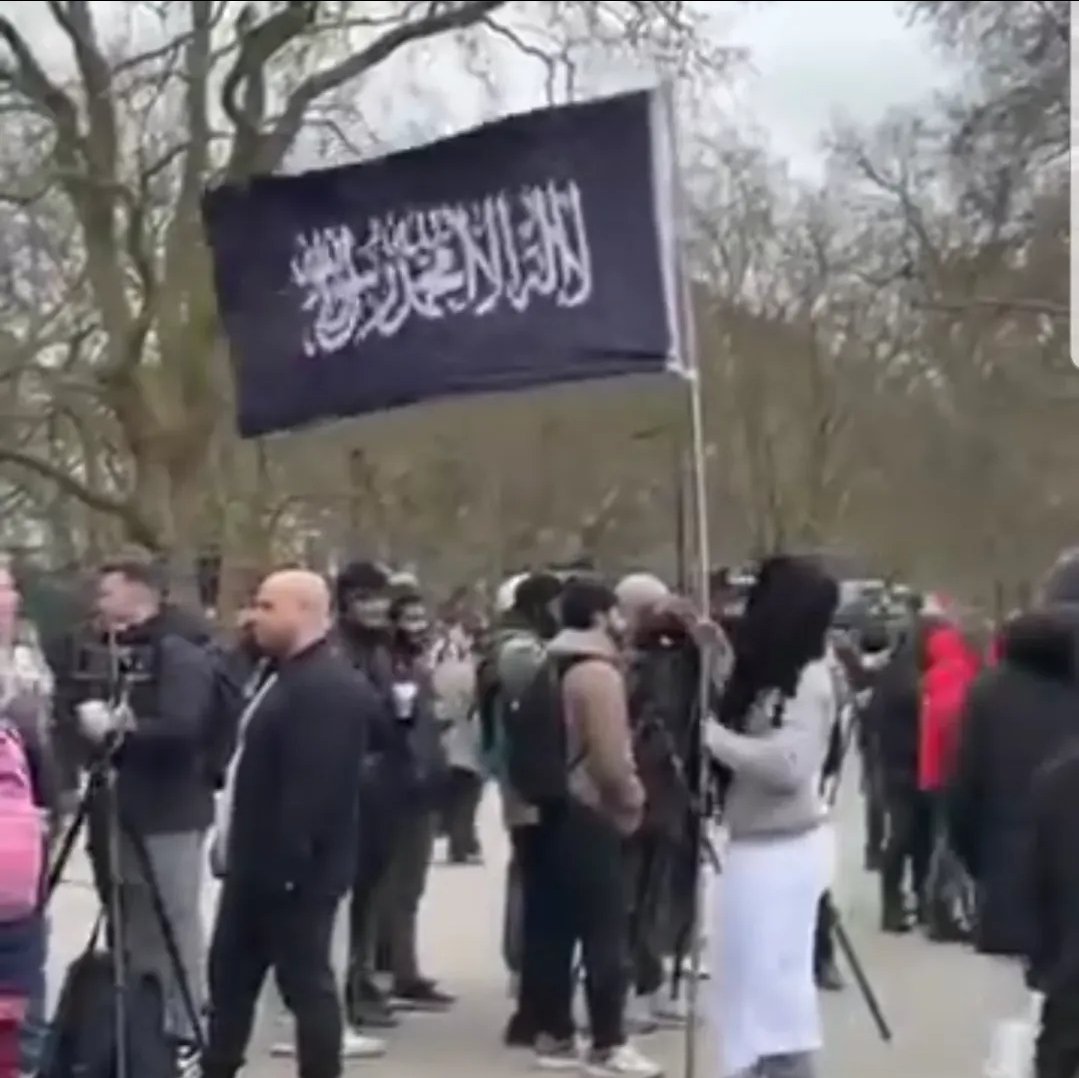 🤬🤬🤬

London

Jihad flag

👇👇👇