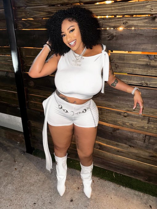 Watch 🇳🇬Eze Nwanyi Ifeoma ✨'s leaked NSFW photo on TwXstars