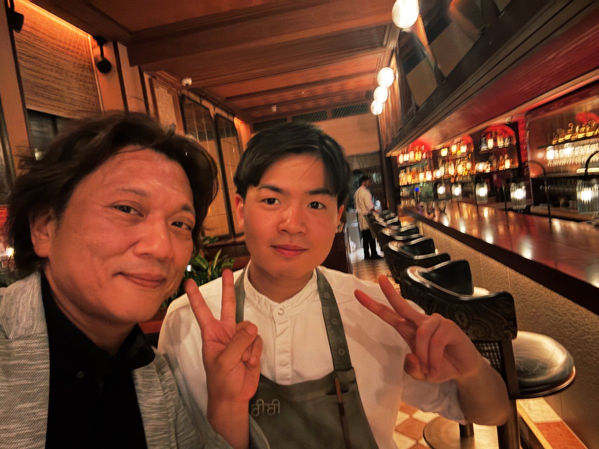 Anoraknophobia2's tweet image. デザートやプチフールに至るまで、インド料理の食体験の中ではトップクラスに驚きの連続。一皿ごとにマリアージュを計算して出されたワインや日本酒(!)も新鮮な味わいのものが多かったです。これは実に貴重な体験であった！