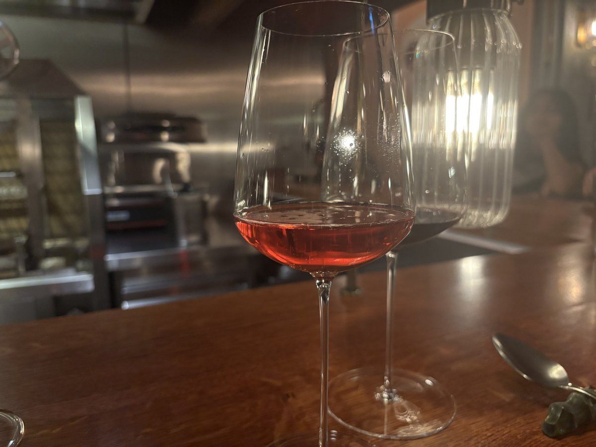 Anoraknophobia2's tweet image. デザートやプチフールに至るまで、インド料理の食体験の中ではトップクラスに驚きの連続。一皿ごとにマリアージュを計算して出されたワインや日本酒(!)も新鮮な味わいのものが多かったです。これは実に貴重な体験であった！