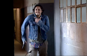 No me doy cuenta pero cada vez que escucho la intro de Cigarettes &amp; Alcohol de Oasis es tan fuerte el rock and roll invadiendo mi cuerpo que solo me sale tirar esta pose