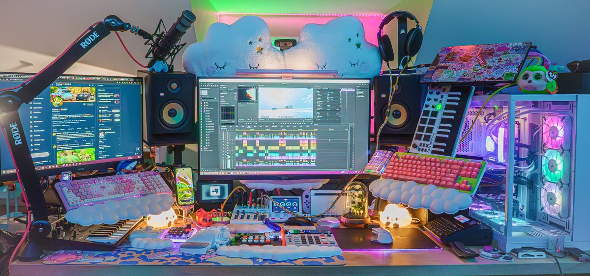 The drawback of having a really specialized desk arrangement is that this is what <a href="/VI0LETF0X/">Violet🦊</a> has to contend with every time I ask them to get something from my computer. 😗😇