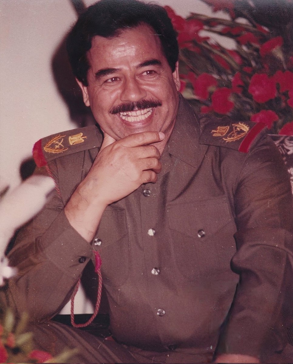 يا من جمالُكَ ليسَ يُدرَكُ وصفُهُ
إلّا بقلبٍ بالعروبةِ مُغرم ❤️.

#صدام_حسين #صورة
#صدام_حسين_المجيد