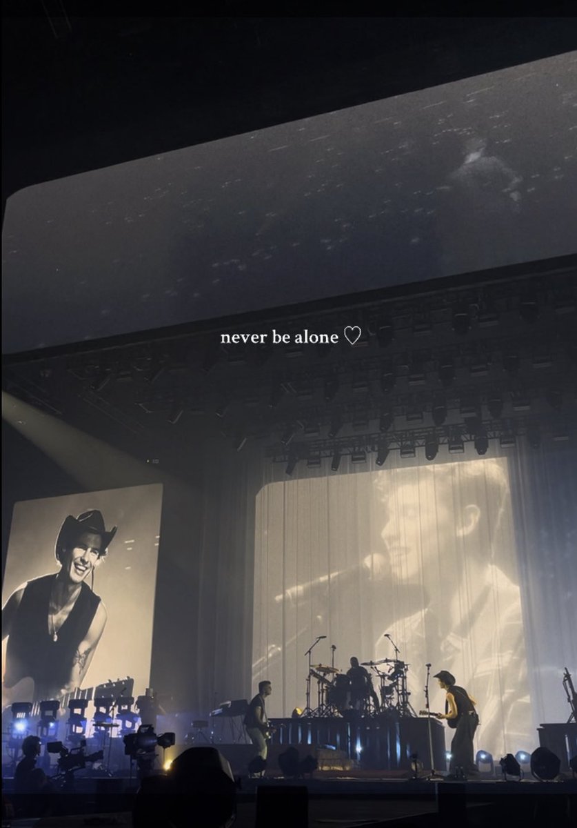 shwnydream's tweet photo. it looks like 2025 him and 2015 him are looking at each other 🥲🥲 https://t.co/WmfX4BTNDG