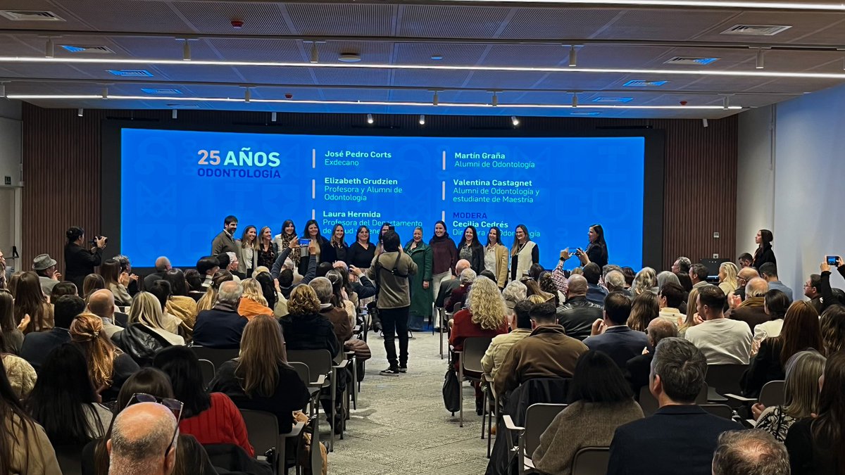 Entregamos un reconocimiento a quienes fundaron la carrera y a la primera generación de graduados de Odontología 🎓

Gracias por ser el inicio de esta historia que cumple 25 años 🎉

#AlumniUCU