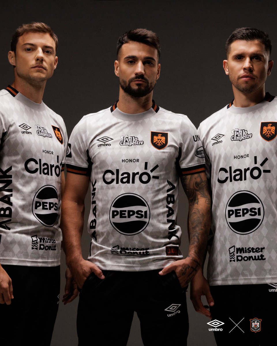 cdaguilaoficial's tweet photo. ¿Quiénes somos?
Somos barrio, 🟠 somos fiesta y carnaval, 🎭 somos Águila.🦅

.
.
.
📌Puedes encontrar las nuevas camisas a partir de hoy a las 7:00 P.M. en https://t.co/KTIPjbvxjP 

#águila #fiestaycarnaval #vámosaguila https://t.co/Gk6vGiu0Im