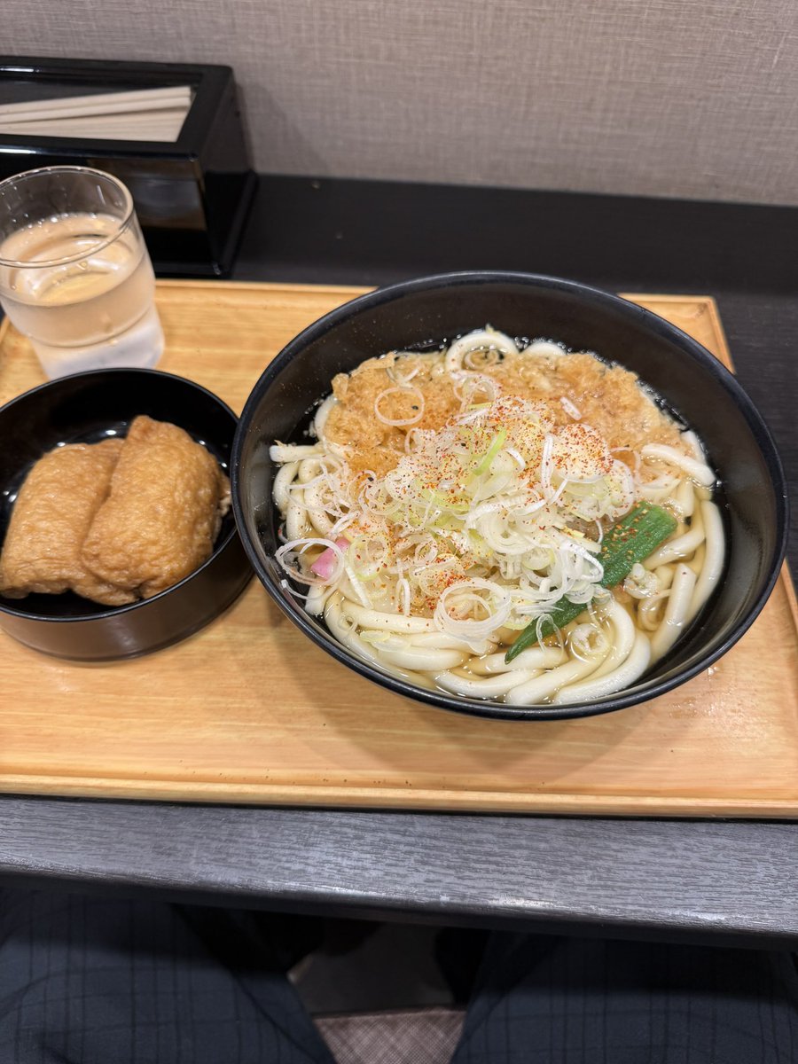 おはようございます😊久々の小諸そばのたぬきうどん😊