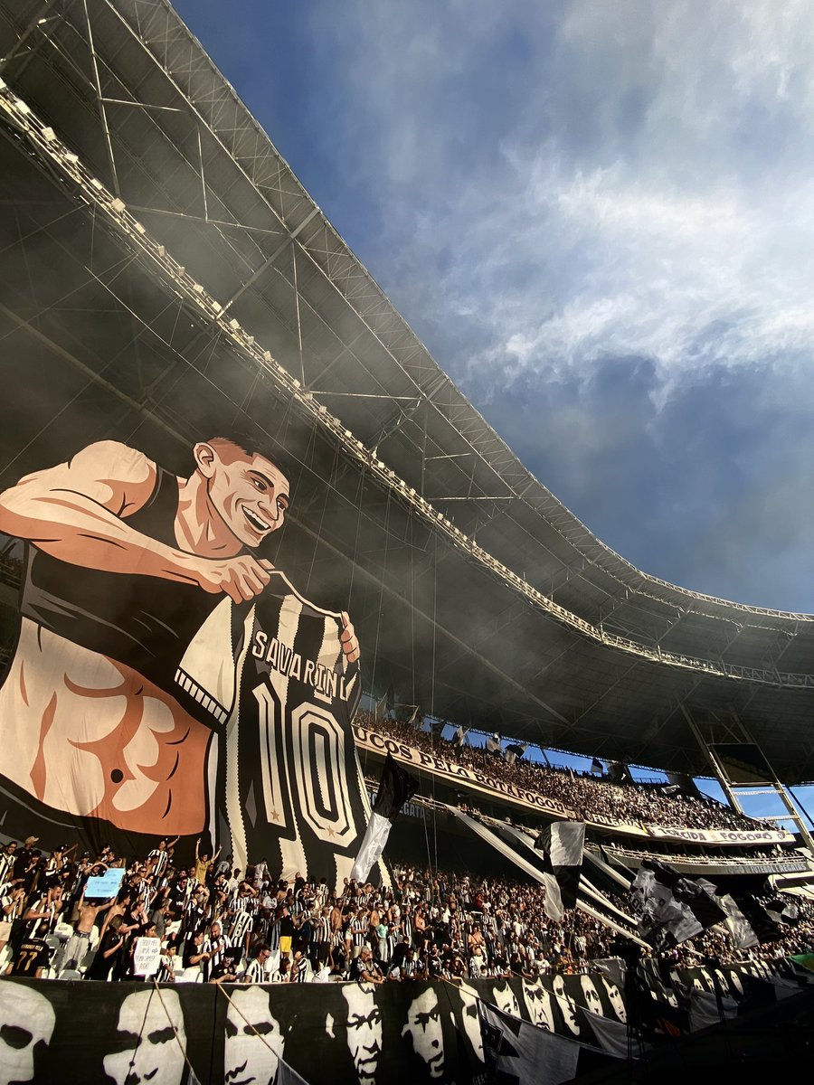 Merece outro bandeirão o meu 10.

Gol de Savarino com um passe cirúrgico do Danilo.