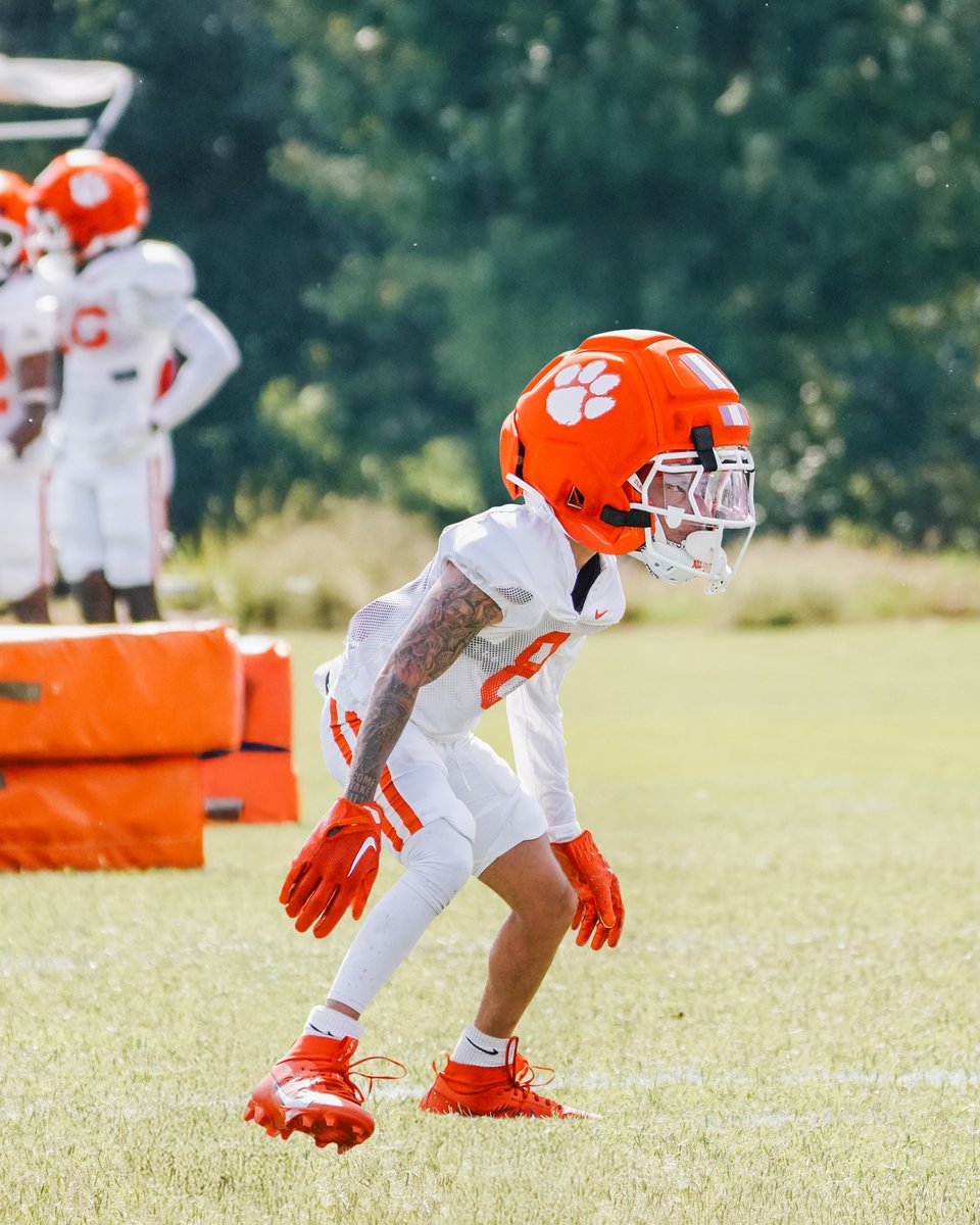 Who you got 1v1, Mini Moore or Mini AV?

<a href="/tjmoore305/">𝙏𝙚𝙧𝙧𝙖𝙣𝙘𝙚 “𝙏𝙅 ” 𝙈𝙤𝙤𝙧𝙚 𝙅𝙧</a> x <a href="/nationwide_av/">Avieon</a> 🤔