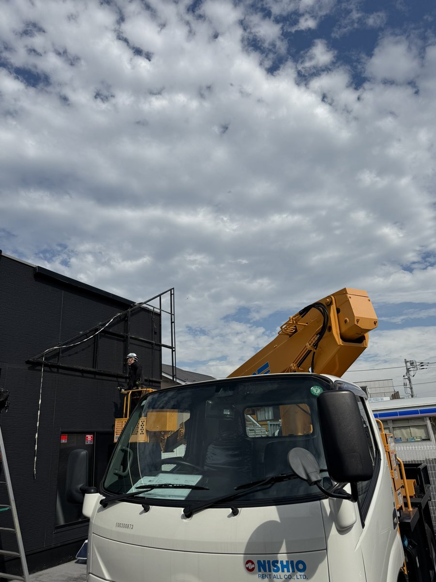 今日はZERO'sの看板や電光掲示板の撤去工事です！
プロの職人さんにお願いしているので安心です😊