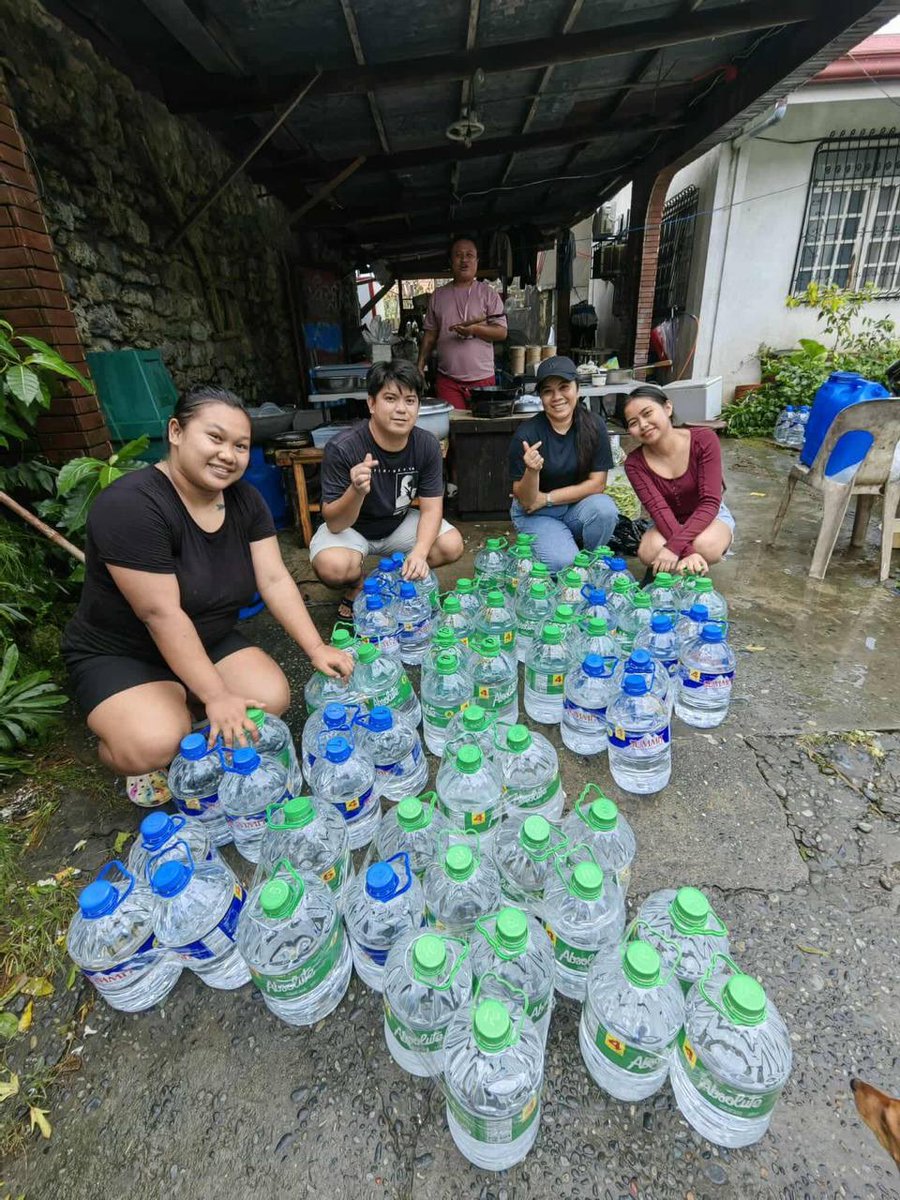 angatbuhay_ph's tweet photo. #AngatBayanihanInAction: Matapos ang matinding pananalasa ng #EmongPH sa La Union, na nagdisplace ng libu-libong pamilya at sumira ng milyong halaga ng pananim at kabuhayan, tuloy-tuloy rin ang pagresponde ng Surftown Pride, bahagi ng Angat Bayanihan Volunteer Network. https://t.co/R30rJbhycf