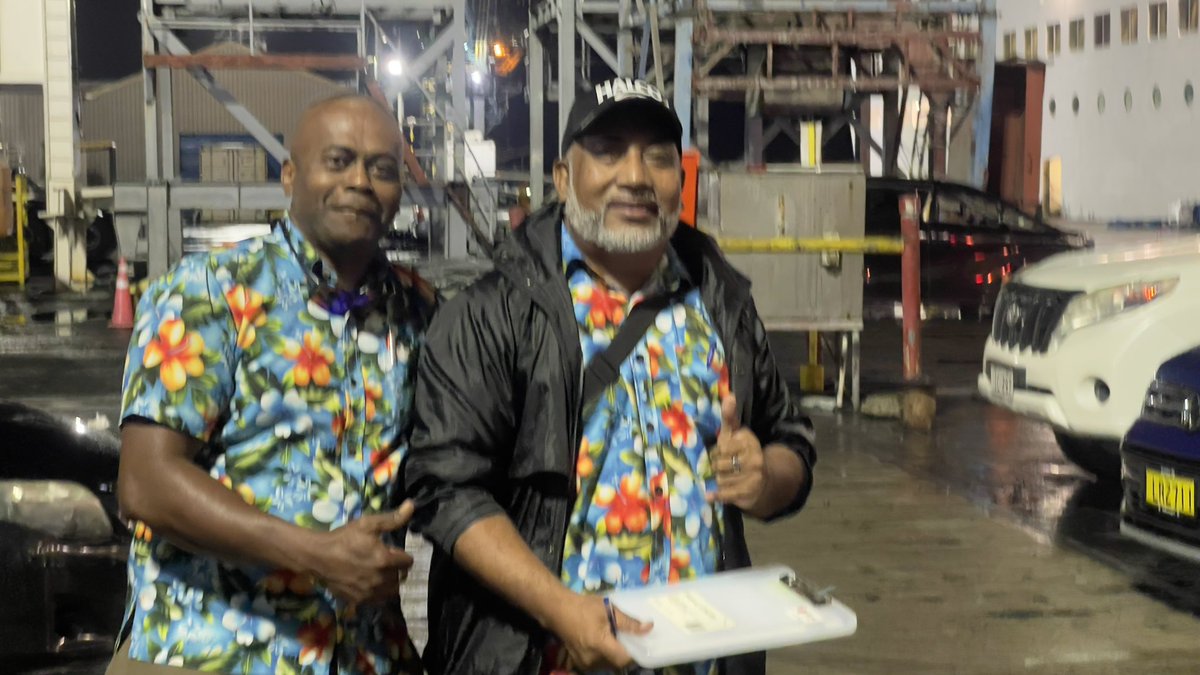 rosiecruises's tweet photo. Our tour guides are ready for the shore excursions and turnaround for NCL at the Lautoka Port. https://t.co/acjRYy9luE