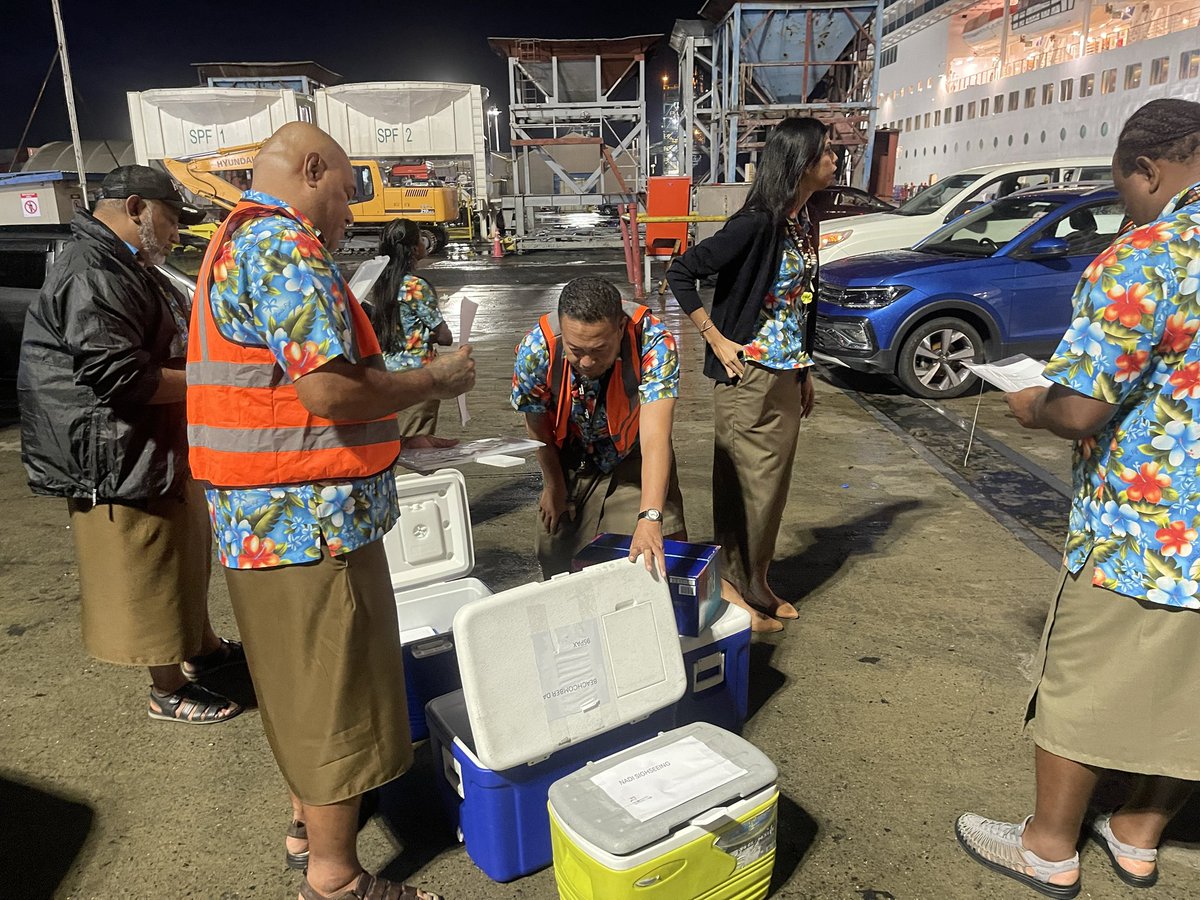 rosiecruises's tweet photo. Our tour guides are ready for the shore excursions and turnaround for NCL at the Lautoka Port. https://t.co/acjRYy9luE