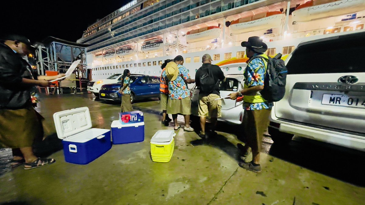 rosiecruises's tweet photo. Our tour guides are ready for the shore excursions and turnaround for NCL at the Lautoka Port. https://t.co/acjRYy9luE