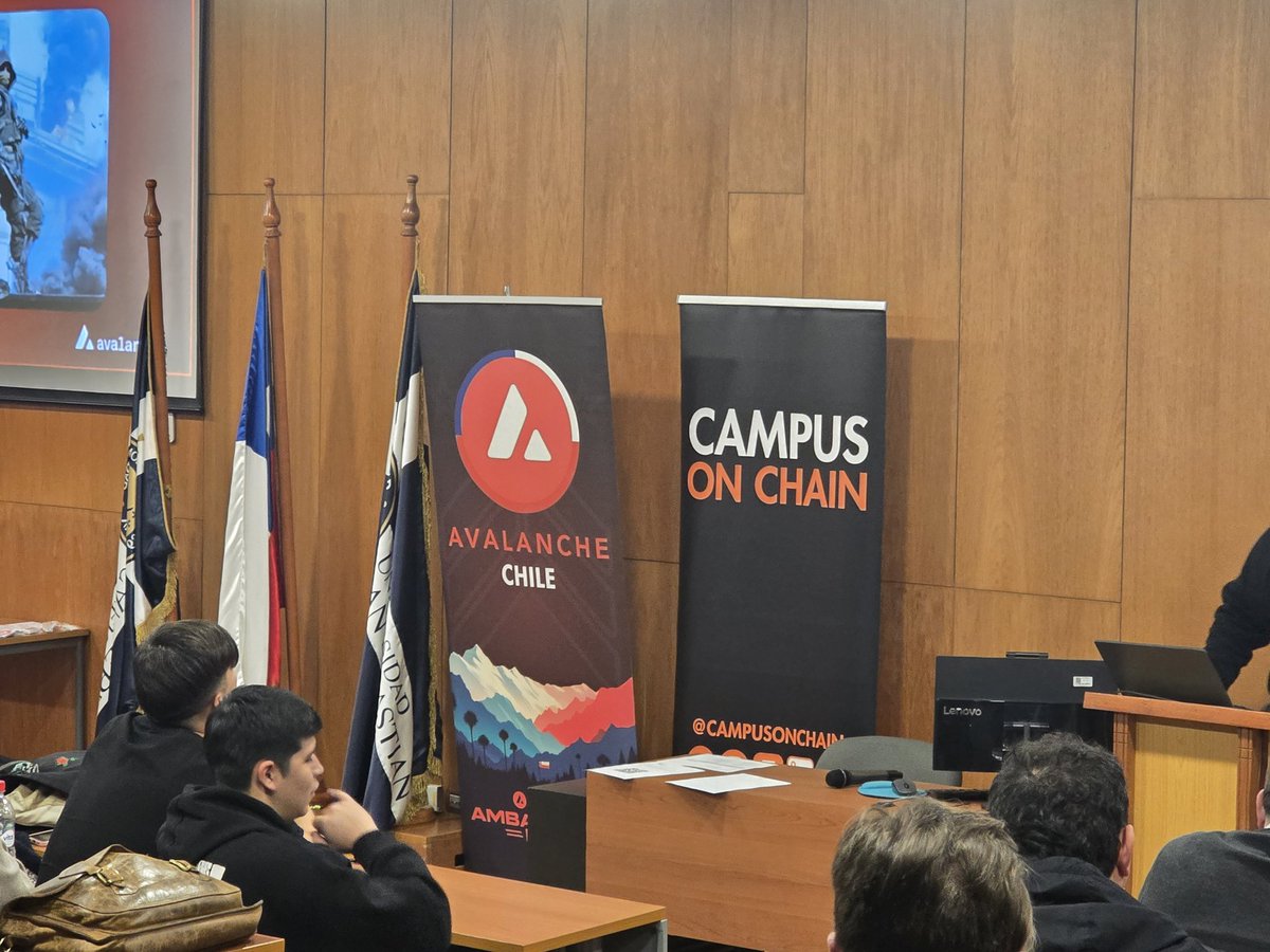 rodoac89's tweet photo. Participando en el evento Emprendimiento con Web3 en la @USanSebastian campus Bellavista @campusonchain @avax presentando las ventajas de la blockchain y los nft
.
.
#emprendimiento #emprendimientodigital #web3 #blockchain #nft #bitcoin https://t.co/goozZLURVW
