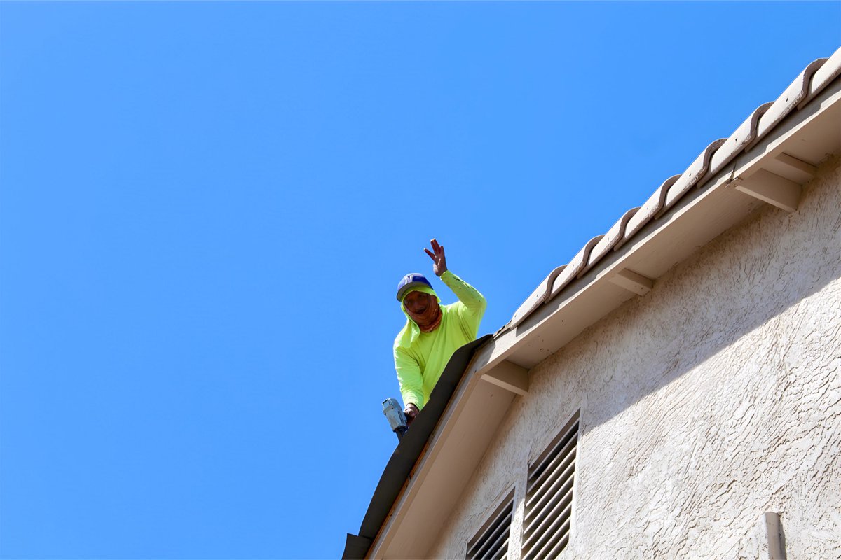 RobsRoofingLLC's tweet photo. Your dream roof starts with what’s underneath 🏠

Our crew works hard, uses the best from Westlake Royal Building Products &amp; leaves your place spotless. Quality work, start to finish.

💪🏽 Strong roof, clean job, no stress.

Ply 40 &amp; Tile Seal from Westlake Royal Building Products https://t.co/rpKHc3WnXs