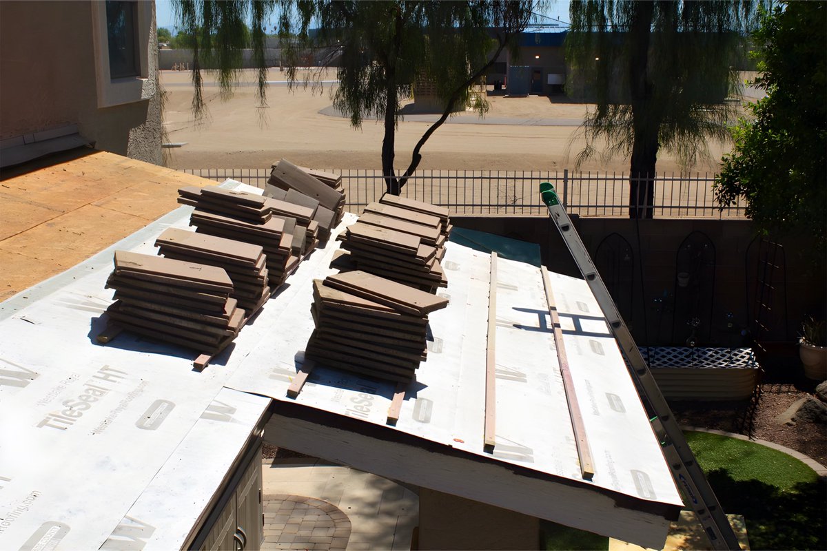 RobsRoofingLLC's tweet photo. Your dream roof starts with what’s underneath 🏠

Our crew works hard, uses the best from Westlake Royal Building Products &amp; leaves your place spotless. Quality work, start to finish.

💪🏽 Strong roof, clean job, no stress.

Ply 40 &amp; Tile Seal from Westlake Royal Building Products https://t.co/rpKHc3WnXs