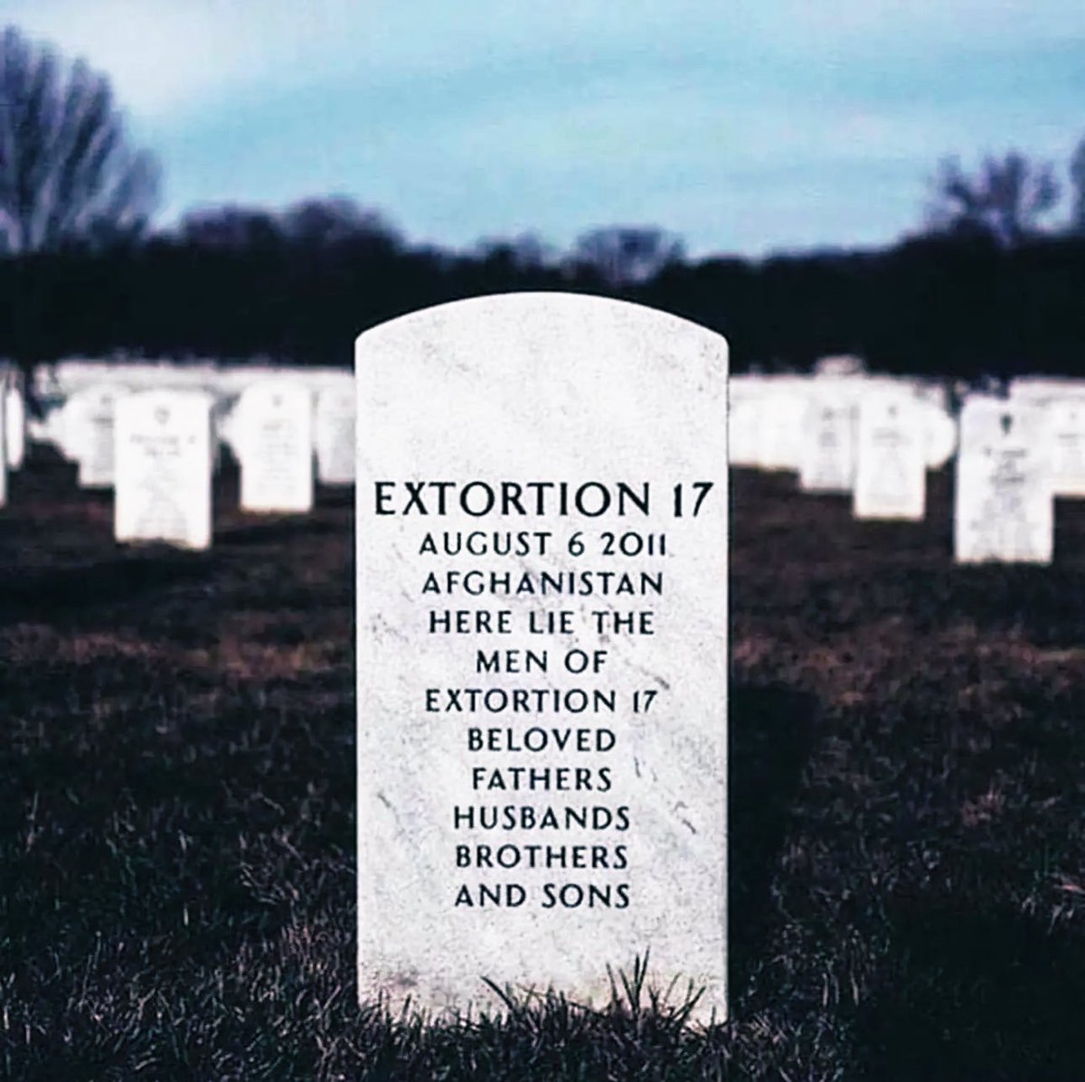 I was serving in Afghanistan when I first heard that 17 U.S. Navy SEALs and 7 Afghan commandos died in a Taliban RPG attack on their Chinook, 14 years ago. Never forget them. Never forgive the Taliban. 🇺🇸 🇦🇫