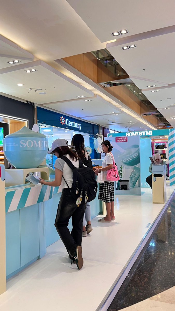 Yantiwatii's tweet photo. Ada collab eksklusif dengan beauty creator minggu ini! Cek booth SomeByMi langsung! #EVENT #SOMEBYMI #PDRN #SPIRULINA #skinbooster #icesherbetfactory https://t.co/uKyeyvhEca