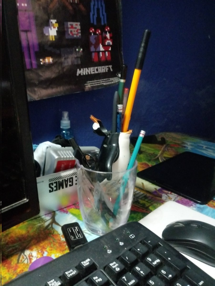 Komi_Couter's tweet photo. Lociento Rico alguien tenía que sostener los lapices... #lospingüinosdemagadascar #series #cartoon #McDonalds #juguetes #setup #life #lapicero #lapiz #artista #dibujo #dibujotradicional #dibujos #rico #pingüino #xd #meme #shitpost #void https://t.co/cEzzRvQpBU