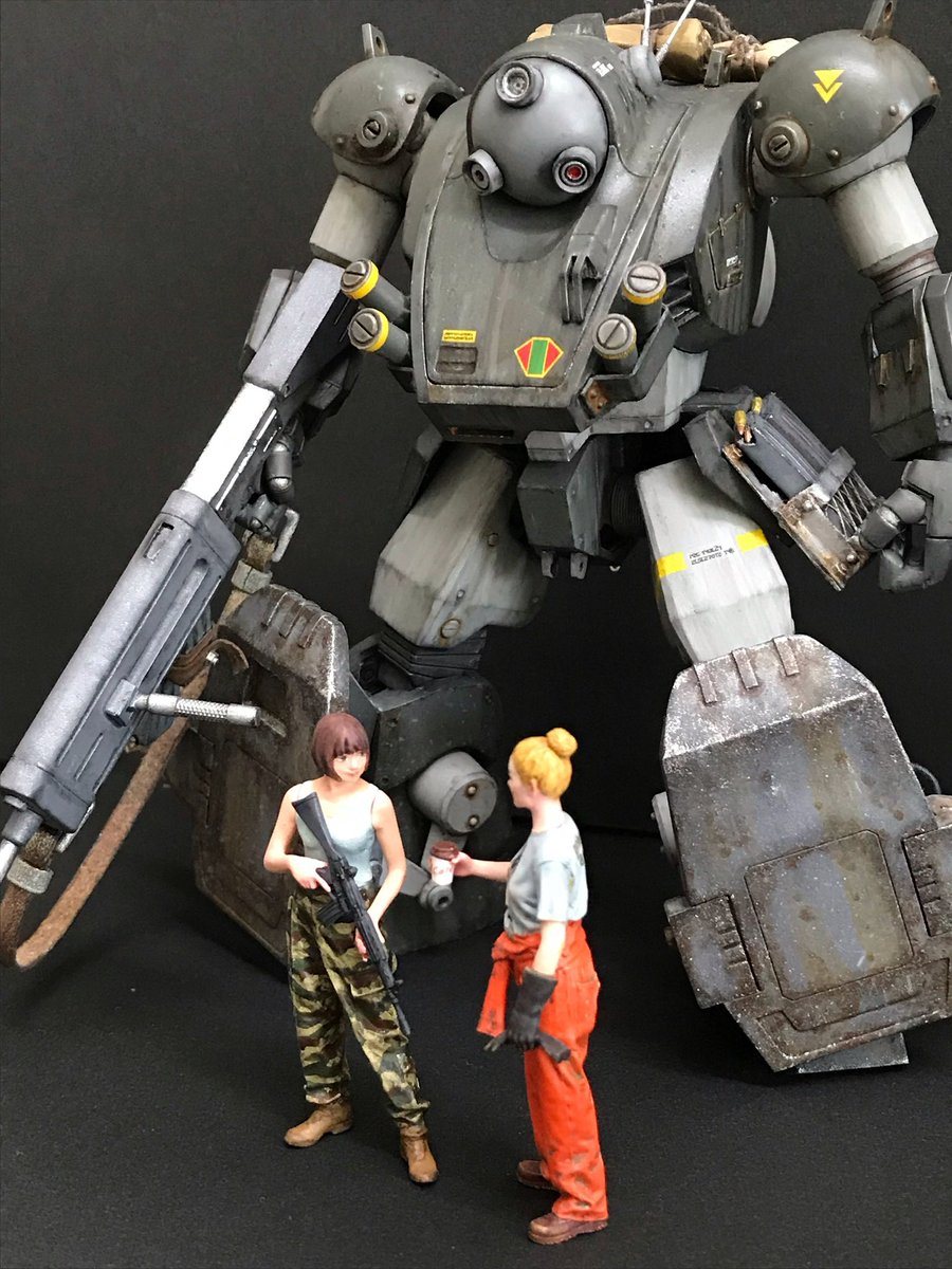 qog9j76QeGWjuhV's tweet photo. #フィギュアを添えてみよう
今日も暑いよねー。これ飲みなよ。
え？いいの？ありがと〜😆 https://t.co/ulA9mtsP0A