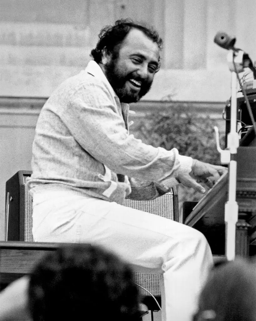 RobbyCortes's tweet photo. BREAKING- Fallece el maestro Eddie Palmieri, "El Sol de la Música Latina". Uno de los más grandes exponentes de la salsa y el jazz latino de todos los tiempos. El legendario pianista tenía 88 años.😔#QDEP🎹🎼🇵🇷 https://t.co/CvFUNglGu0