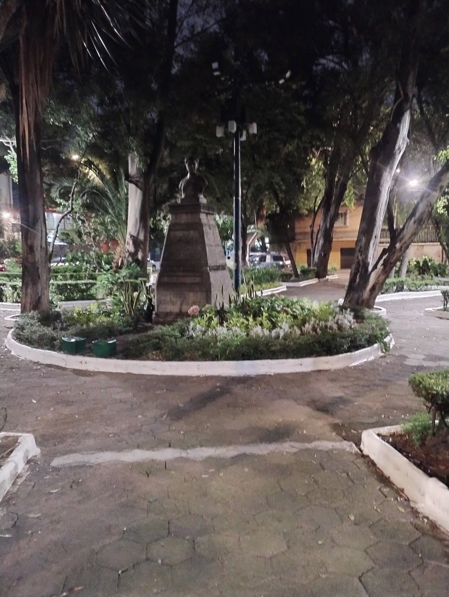 Imaginarecrea's tweet photo. @AzcapotzalcoMx @TodosSomosAzcap @ClaveriaCDMX Ni tanto que queme al santo... Iluminación normal y decente, no debería ser tanto pedir... https://t.co/vZA8s6Ihpp